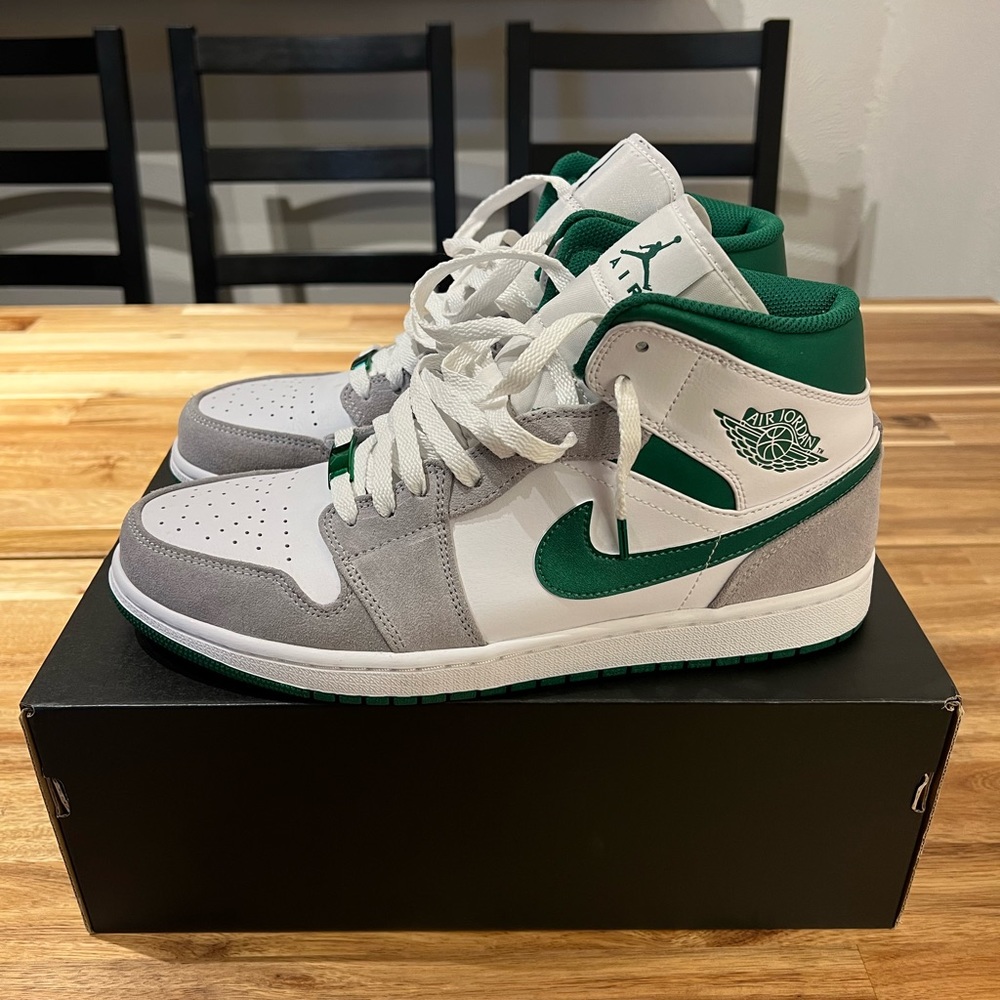 Air Jordan 1 Mid SE
